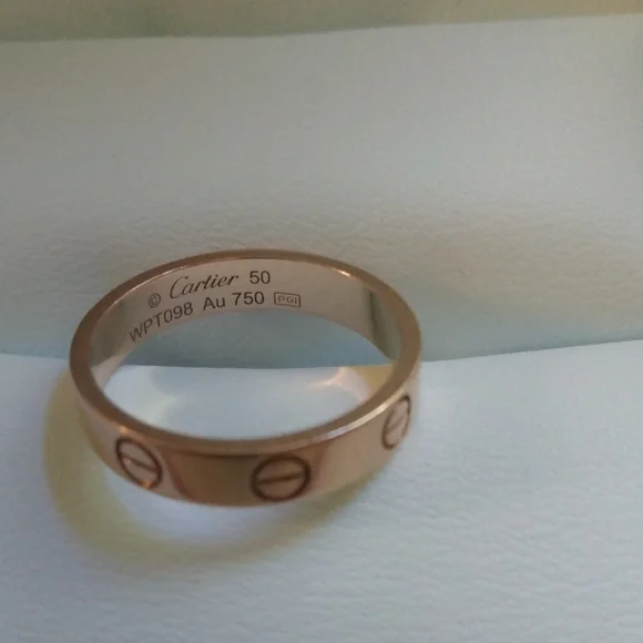 🚨SOLD🚨Cartier Rose Gold Love Band with Red Presentation Case - Picture 3 of 13